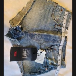 levis Shorts Size 24 (00) Jrs Brand new!